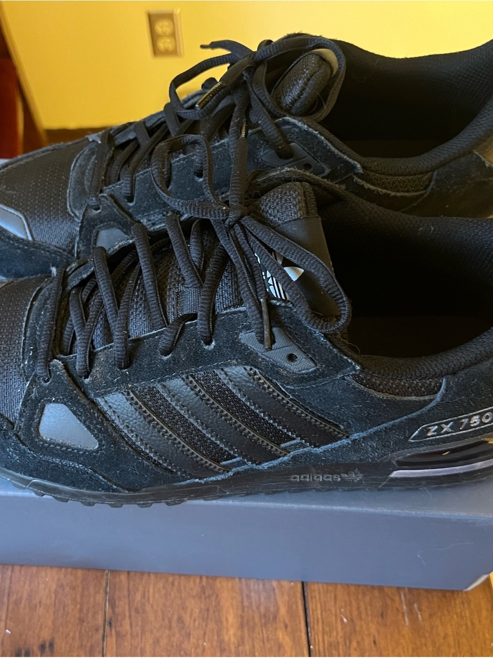 adidas ZX 750 Men's Black Athletic Sneakers